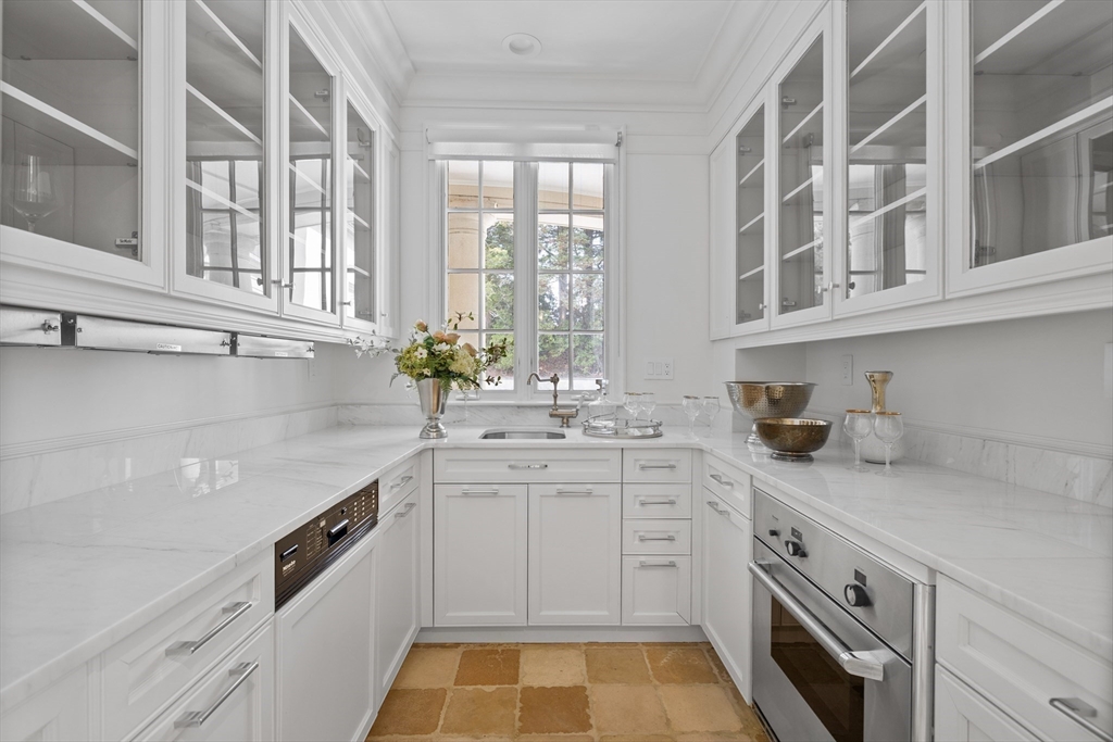 120 Cabot St, Chestnut Hill