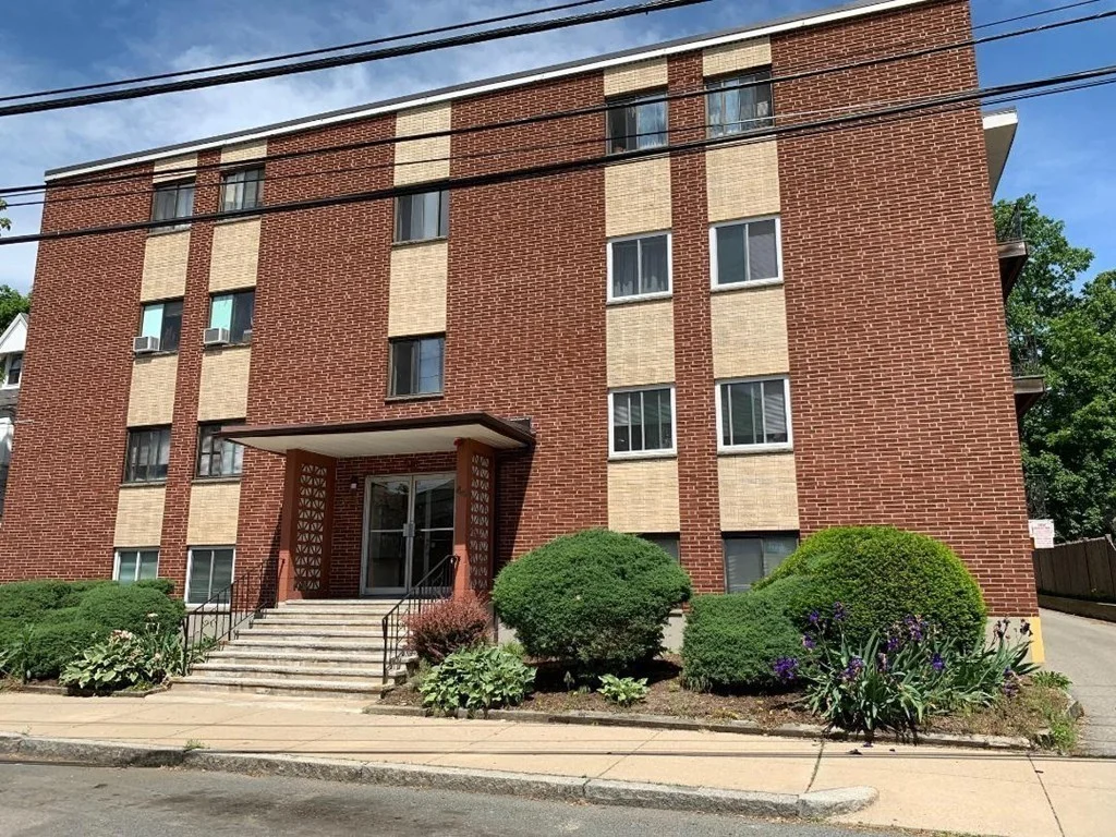 44 Maple St, Hyde Park