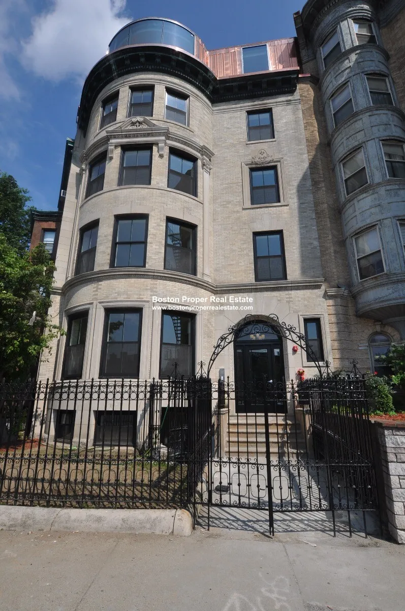 877 Beacon St, Fenway