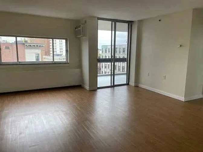 872 Massachusetts Ave, Riverside