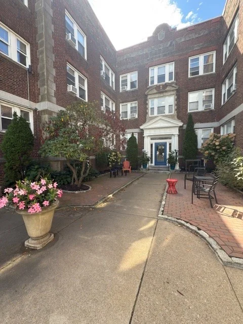 15 Ives, Beverly