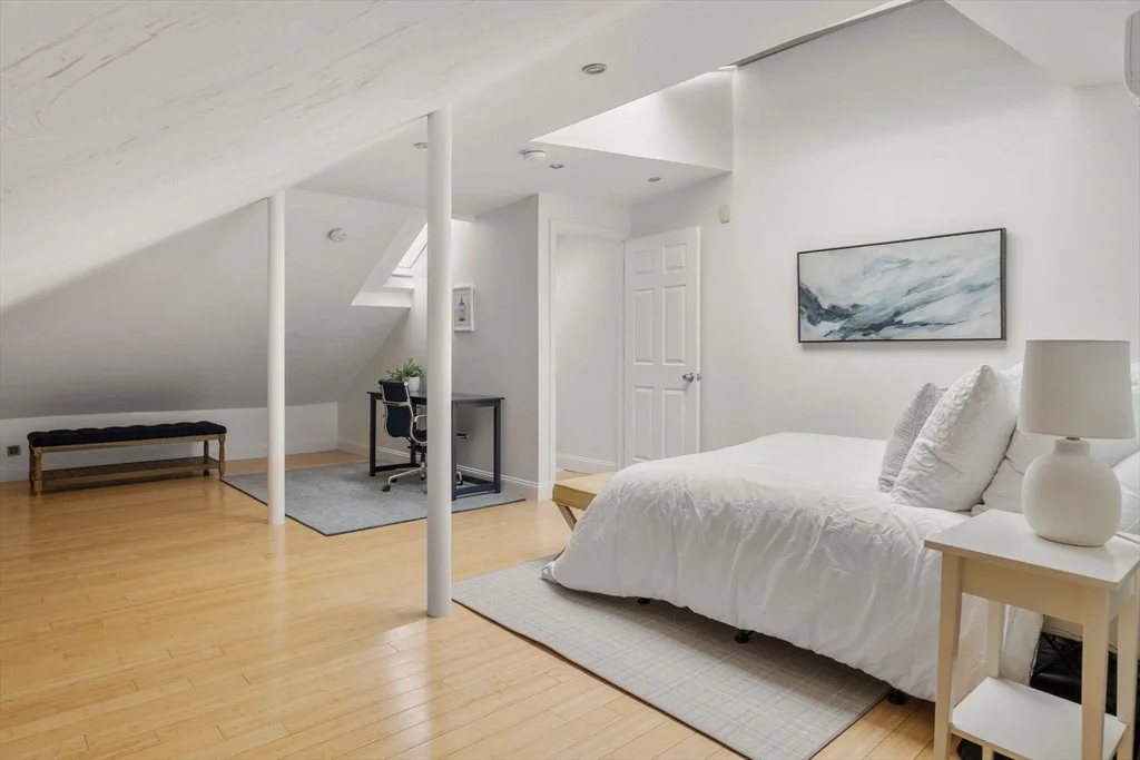 178 Hyde Park Ave, Jamaica Plain