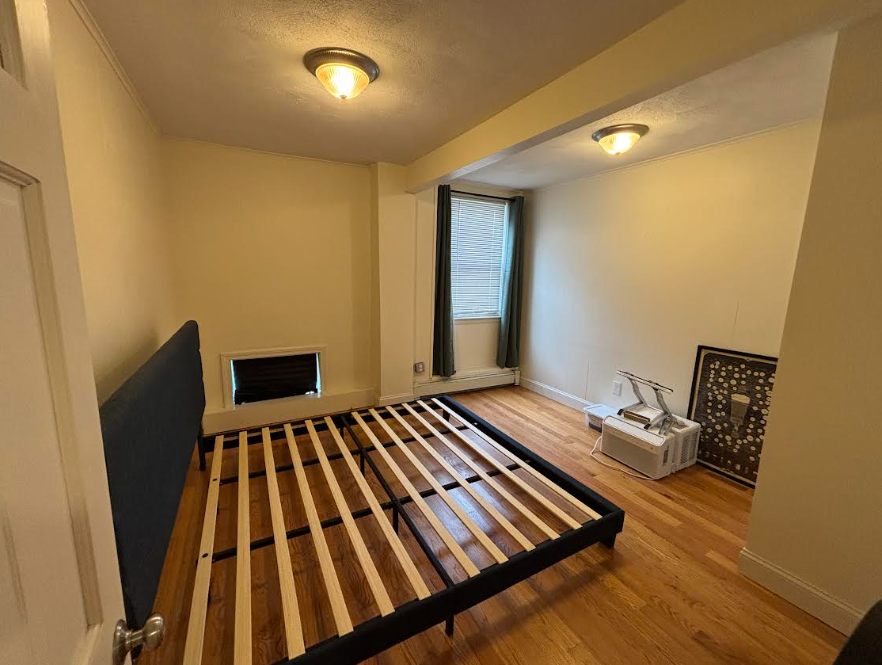 82 Sacramento St, Ward Two