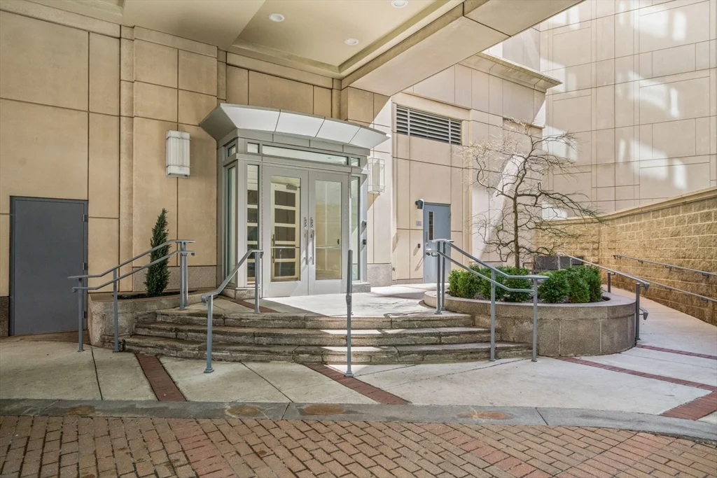 1 Huntington Ave, Back Bay