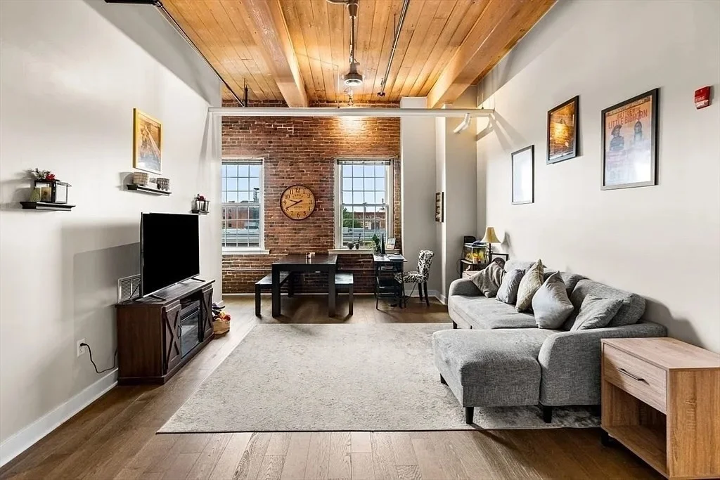 130 John St, Downtown