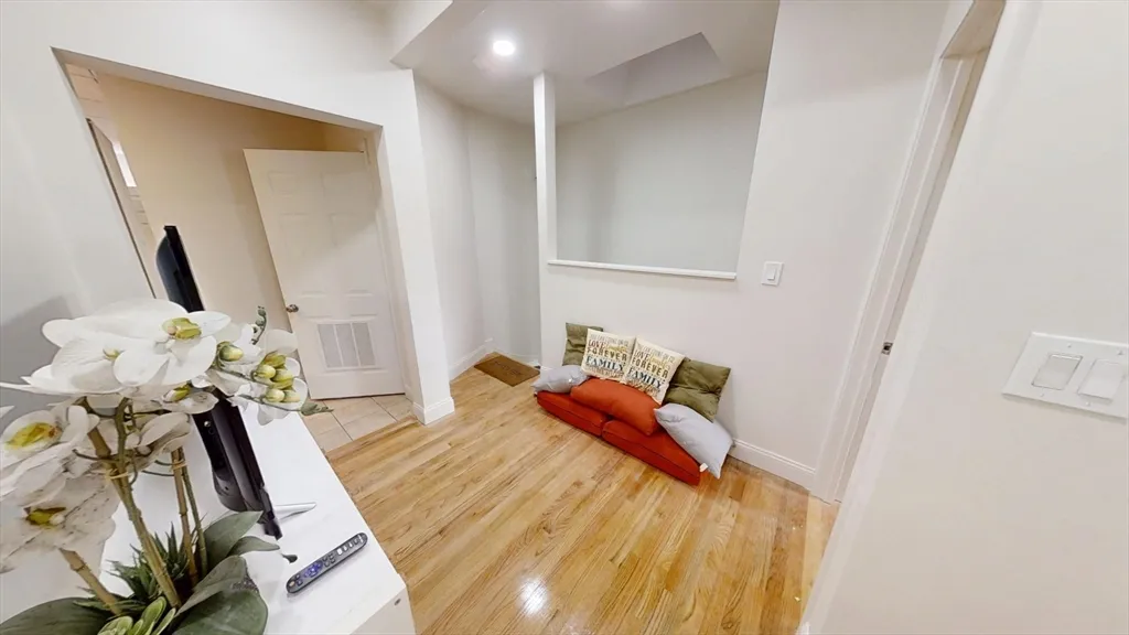 130 West 8th St, South Boston