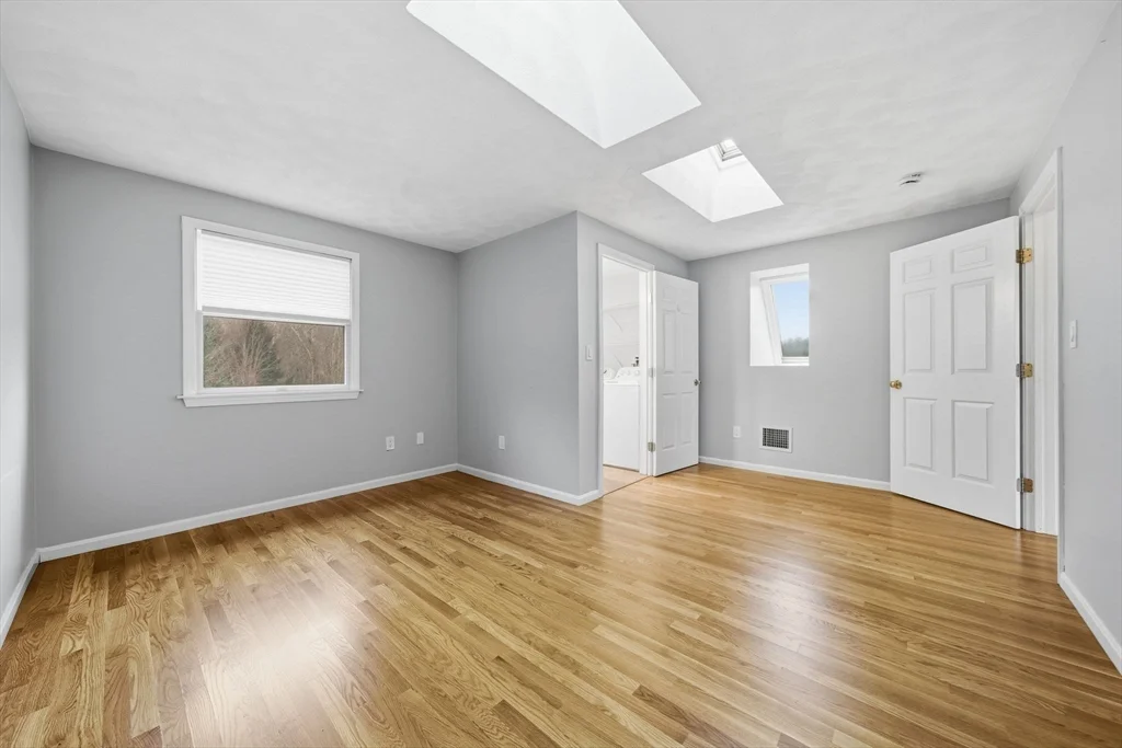 184 Park St, North Reading