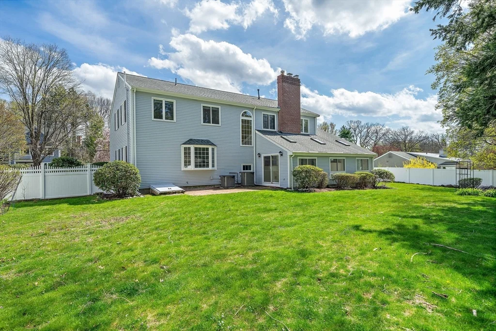 28 Mansfield Rd, Wellesley