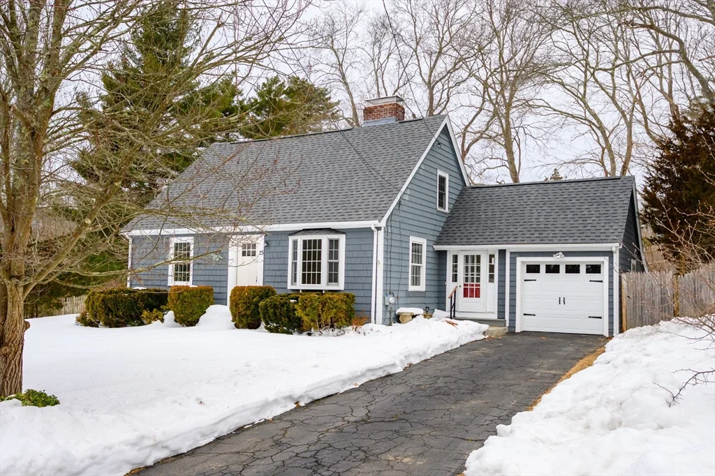 25 Bayberry Ln, Cohasset