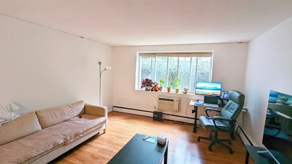 50 Green St, North Brookline