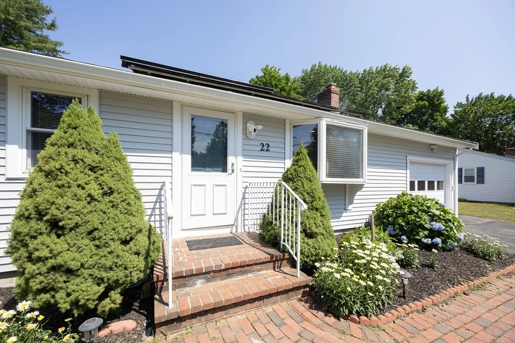 22 Suffolk Rd, Sharon