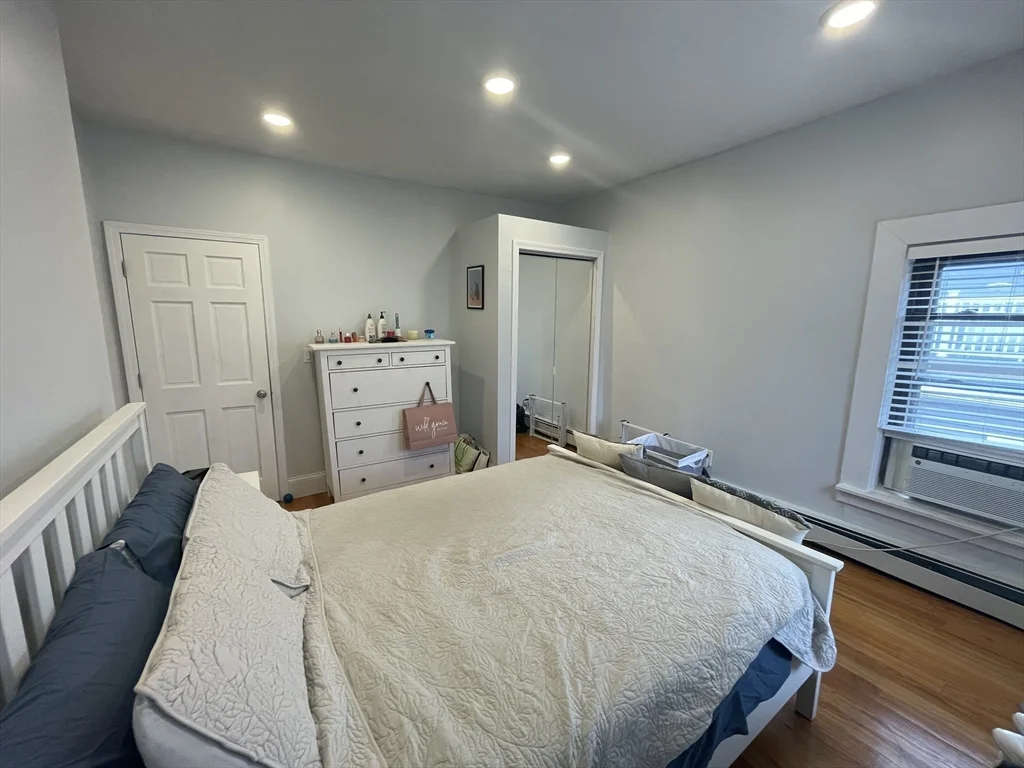 176 W Sixth St, South Boston