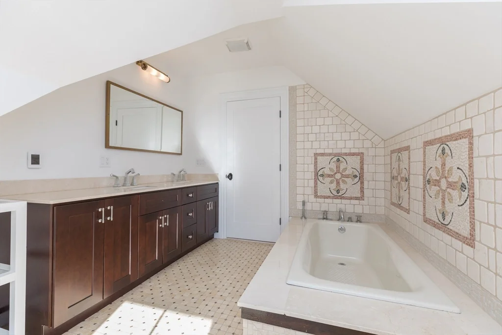 27 Howland St, Roxbury