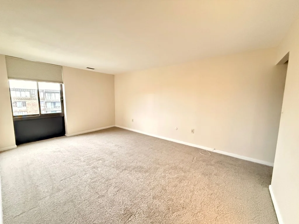 1006 Paradise Rd, Swampscott