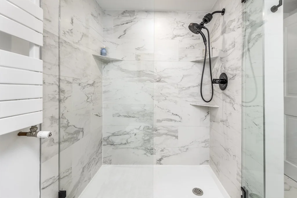 5 Stacey Ct, Marblehead