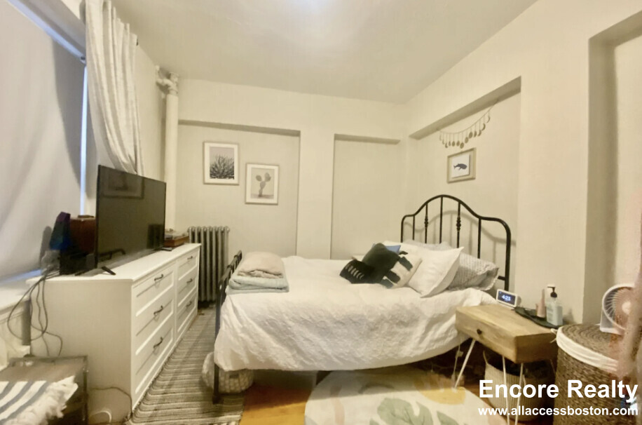 1810 Commonwealth Ave, Brighton