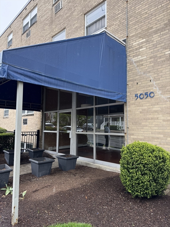 5050 Washington St, West Roxbury