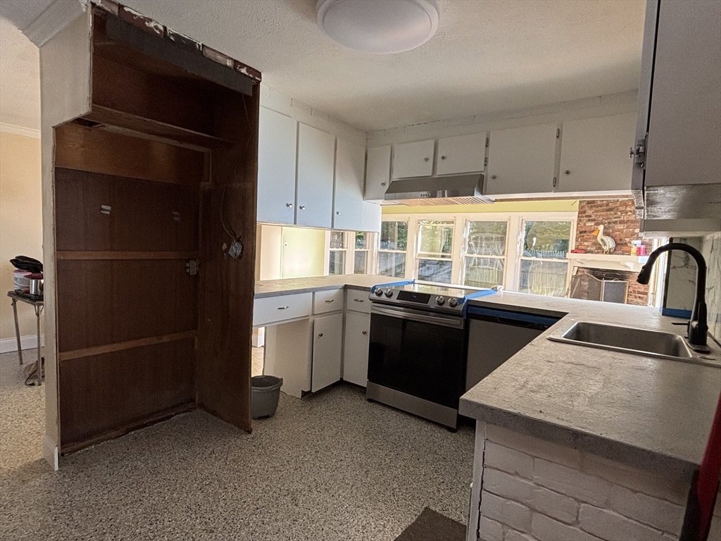 215 Jaffrey St, Weymouth