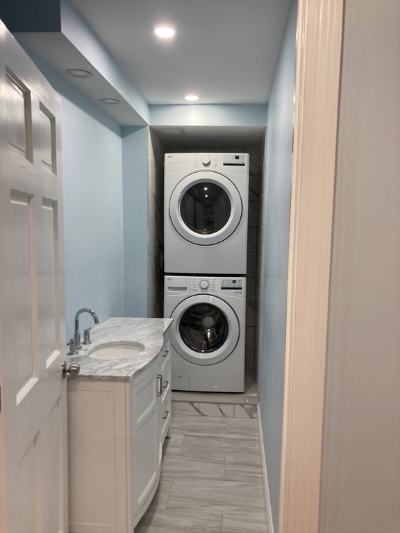 64 Samoset Ave, Hull