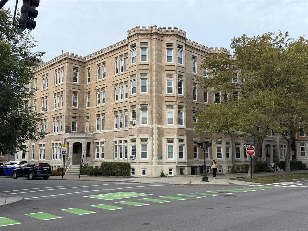 3 Englewood Ave, Columbus Park