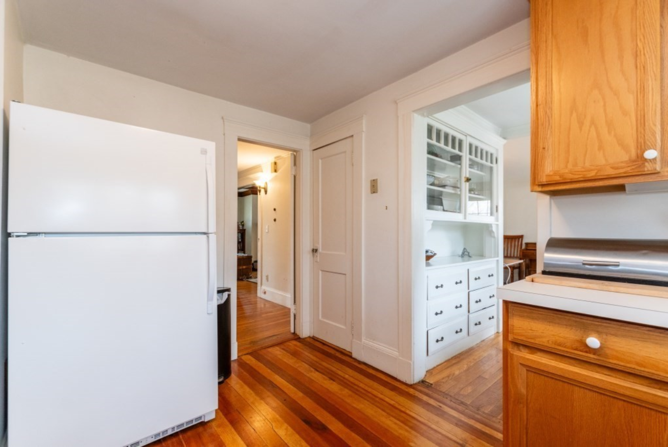 49 Willow St, Belmont