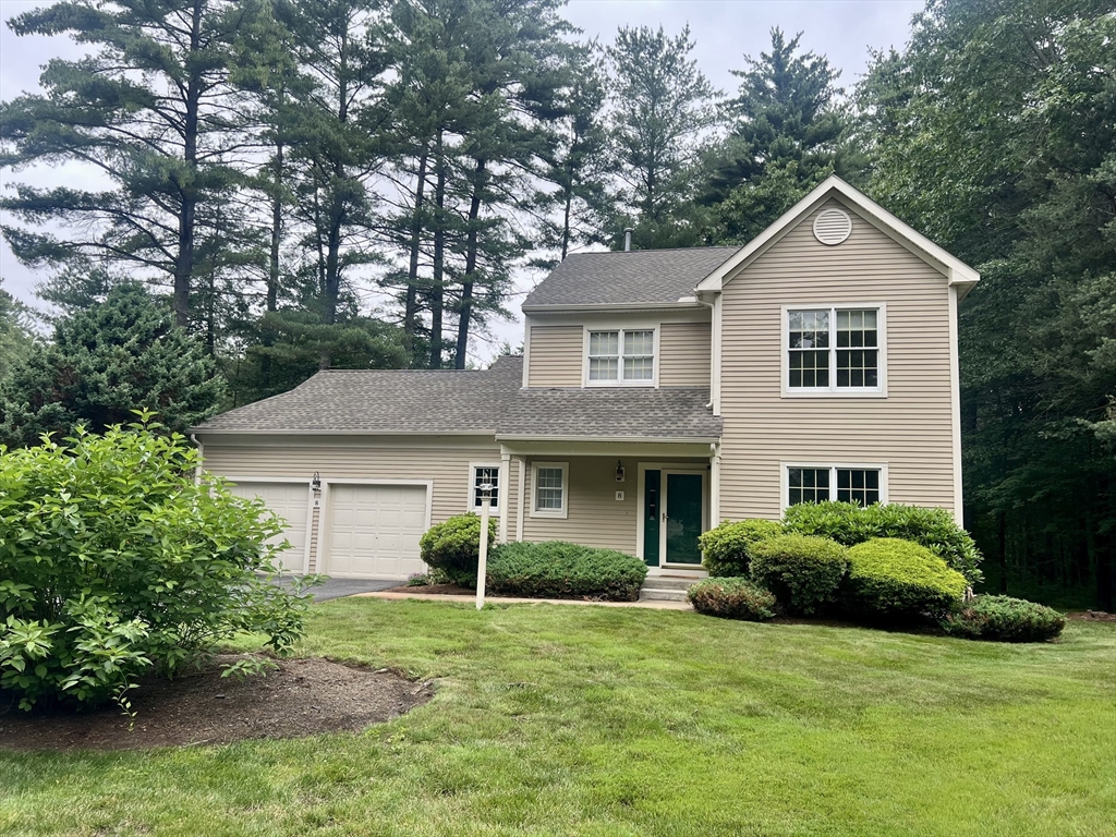 8 Stonegate Ln, Bedford