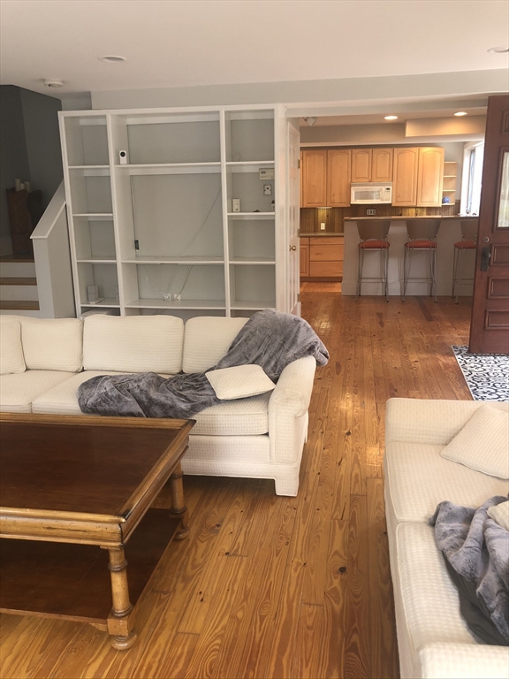 10 Wellesley Ave, Wellesley