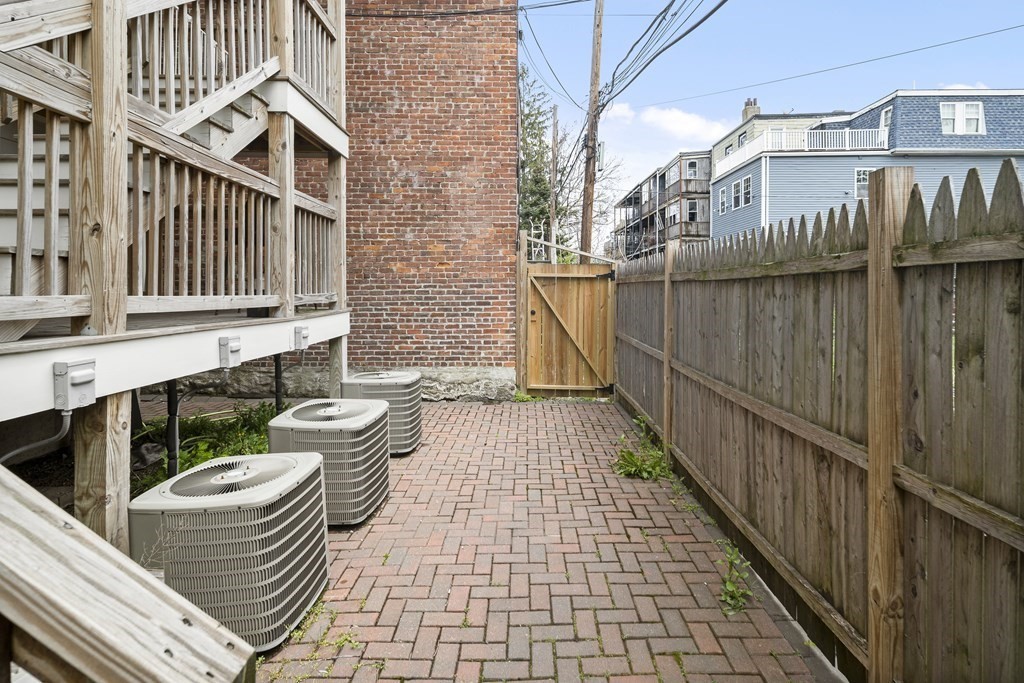 91 Chelsea St, East Boston