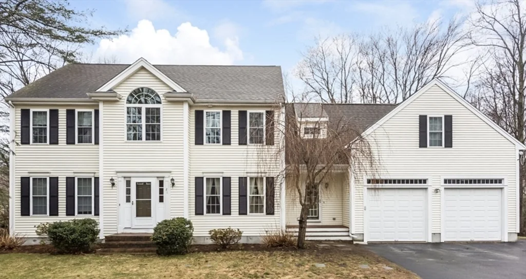 21 Shubert Rd, East Weymouth