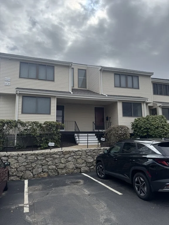 909 Pleasant St, Weymouth