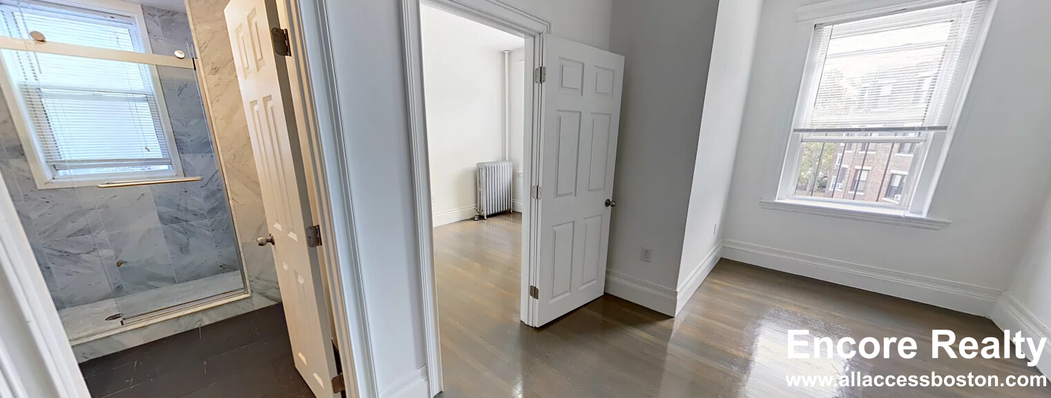 106 Queensberry St, Fenway