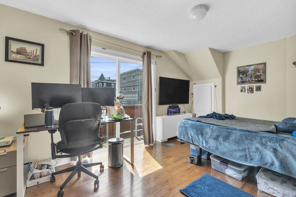 194 W 5th St, South Boston