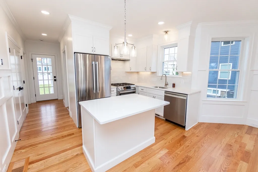 20 Sheridan Ave, Medford