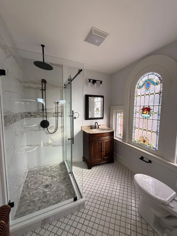 72 Belmont St, Fall River