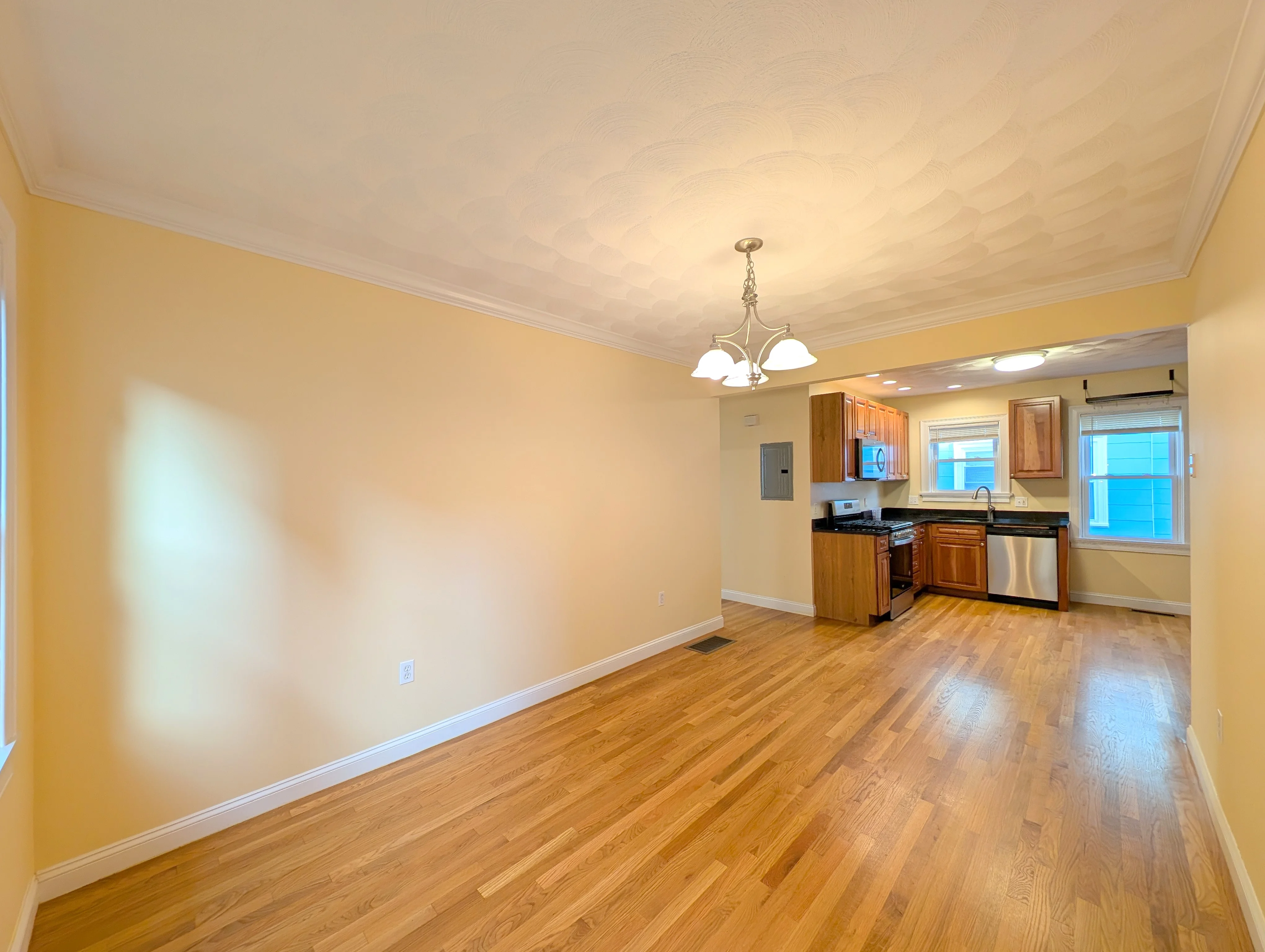 615 Boston Ave, Medford