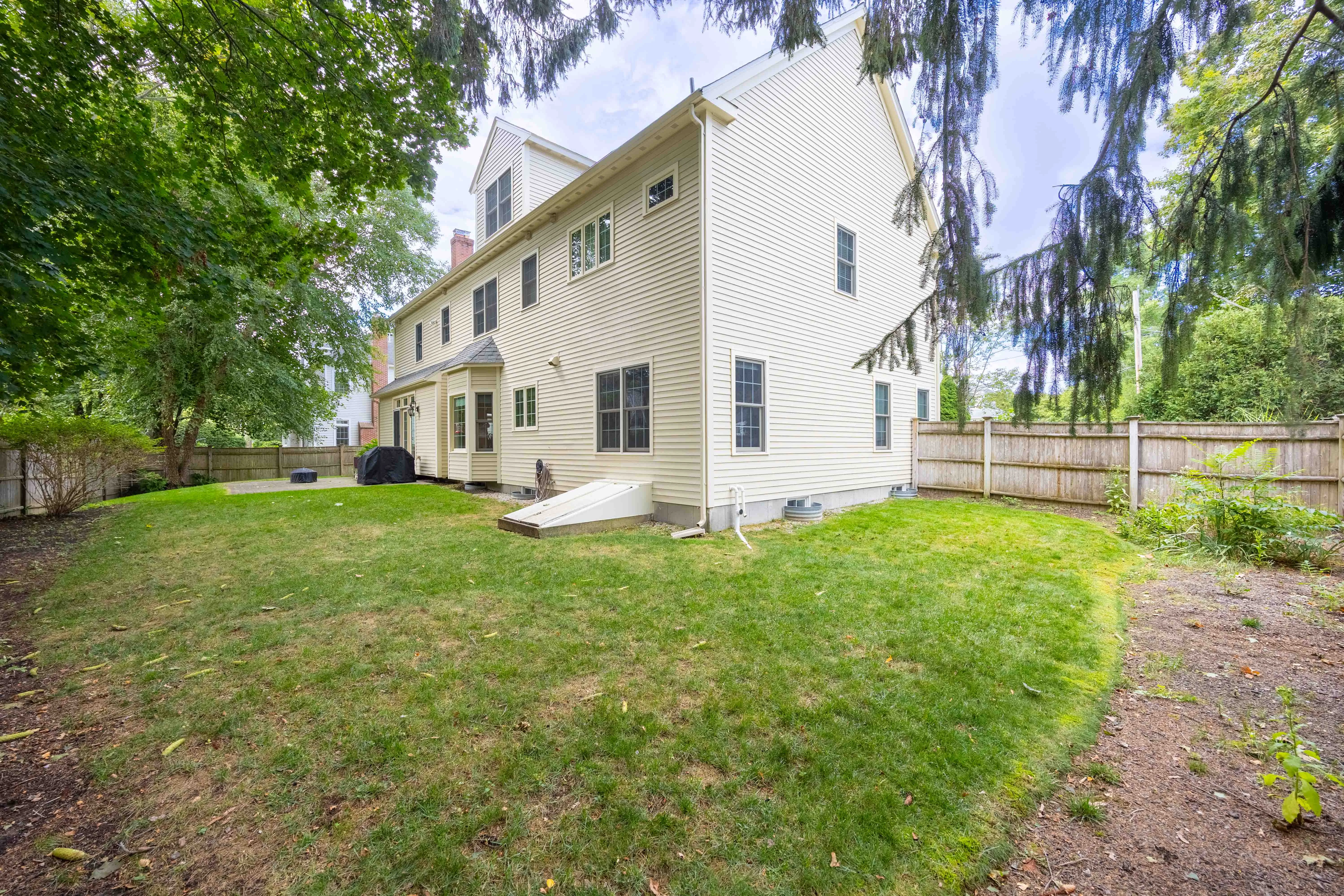 27 Mellon Rd, Wellesley