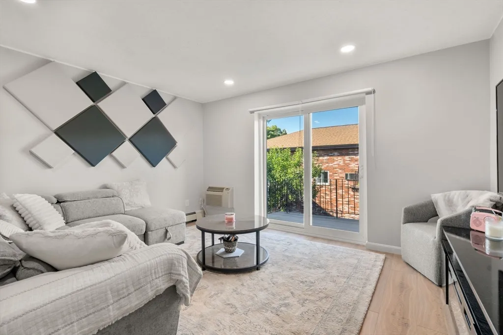 23 Westgate Rd, West Roxbury