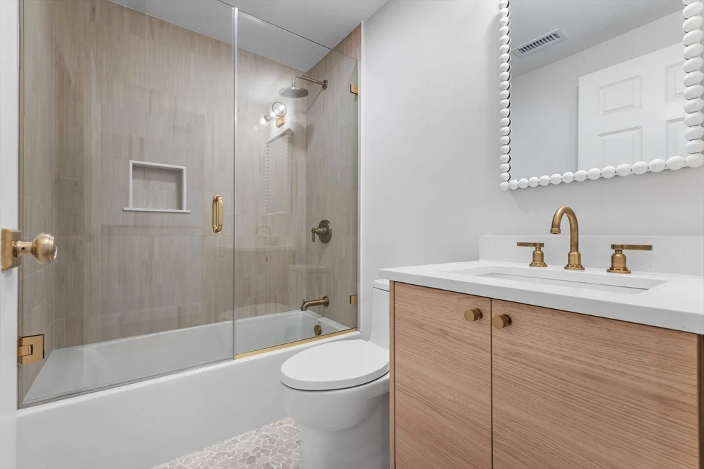 7 Chatham St, Watertown