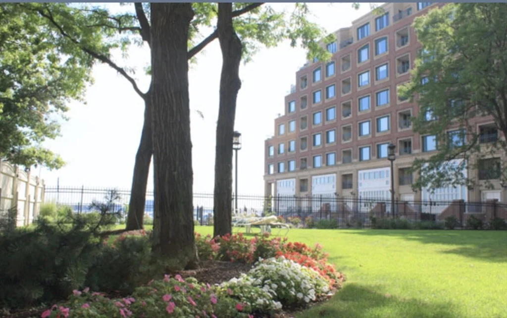 65 E India Row, Downtown