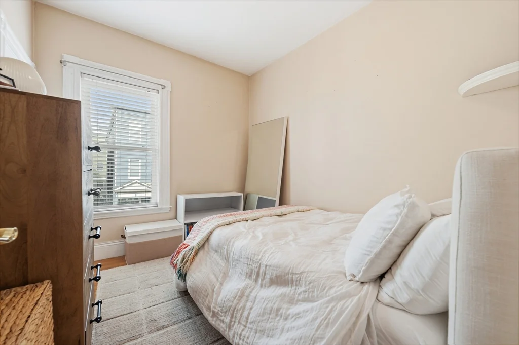 627 E 6th St, South Boston