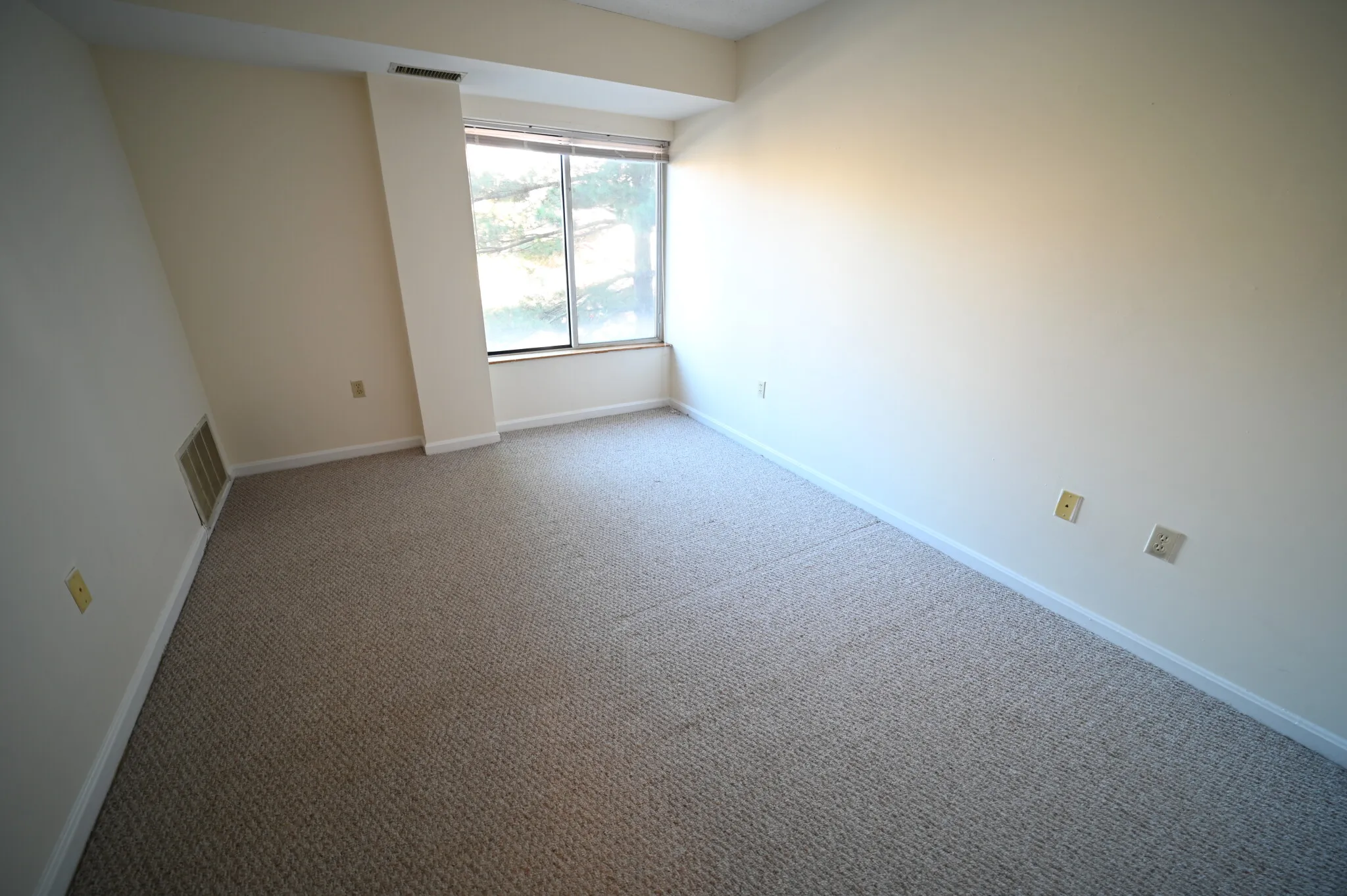 345 Franklin St, Riverside