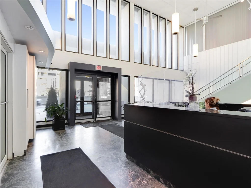 566 Commonwealth, Fenway