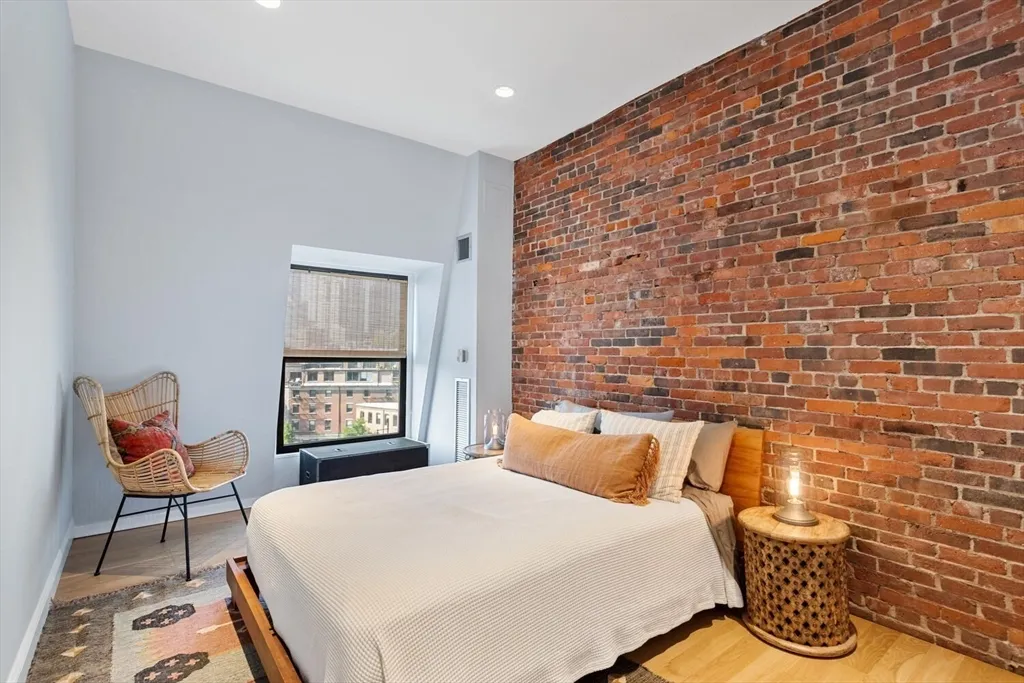 28-32 Atlantic Ave, Waterfront