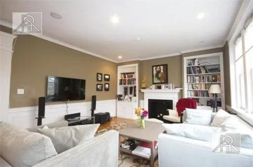 330 Saint Paul St, North Brookline