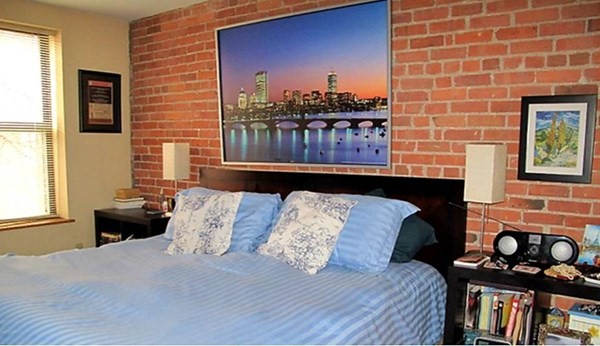 102 Gainsborough St, Fenway