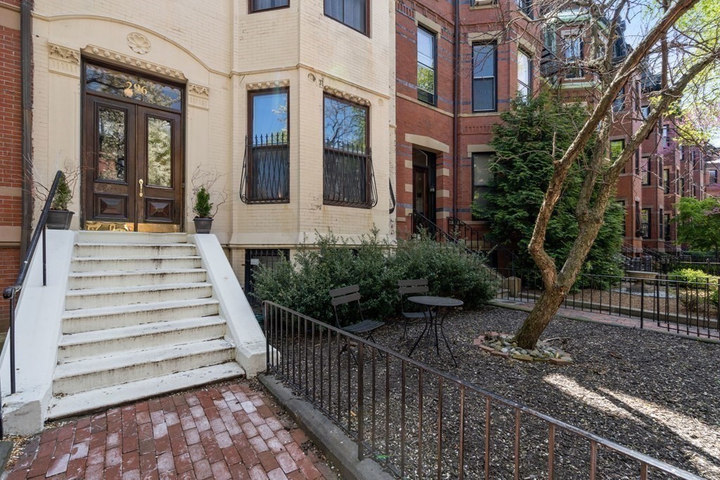 296 Marlborough St, Back Bay