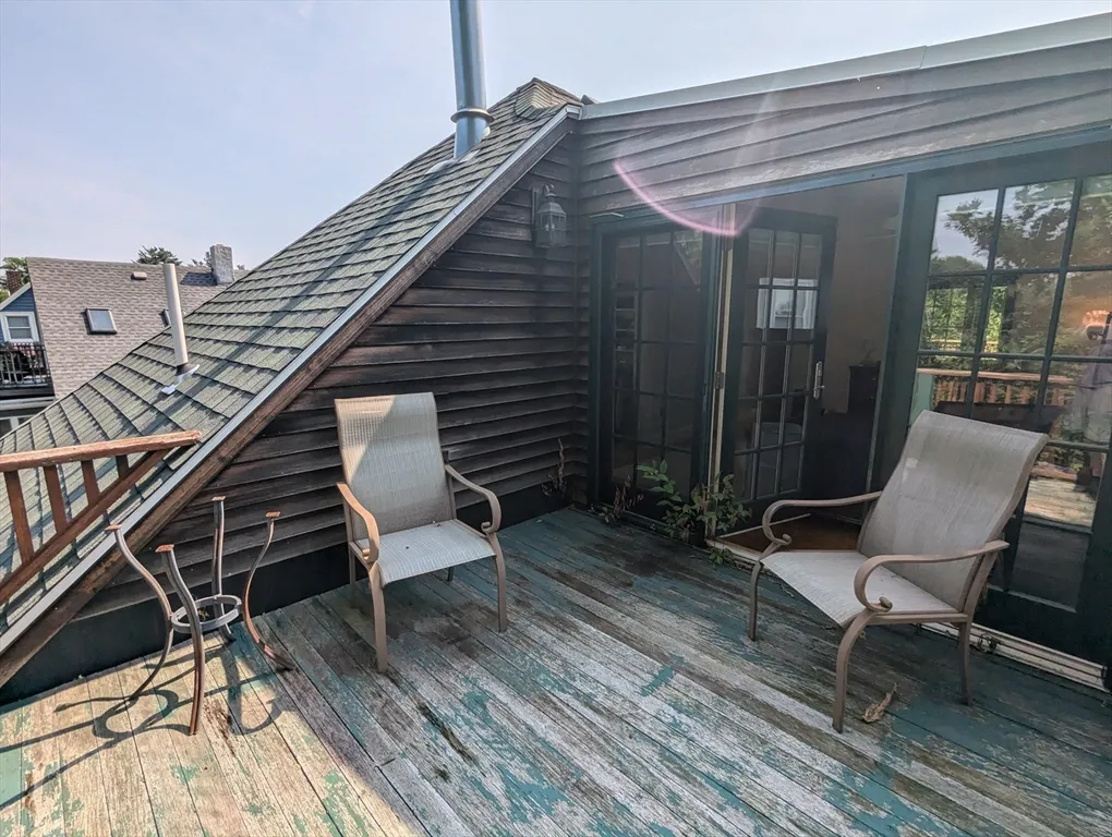 17 Commonwealth Rd, Watertown