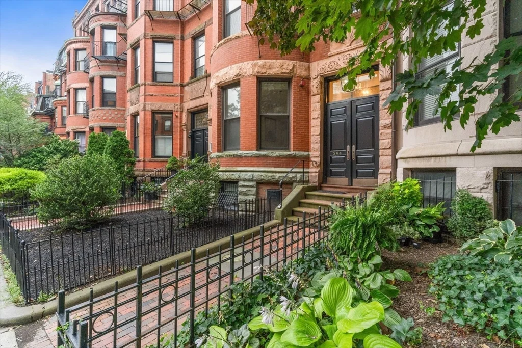 394 Marlborough St, Back Bay
