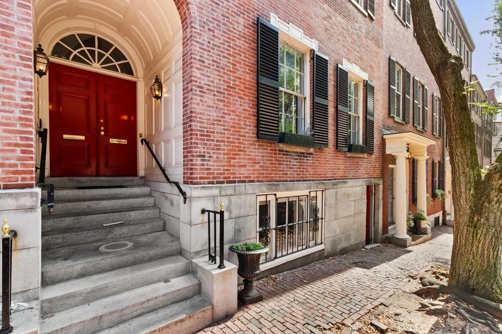 20 Chestnut St, Beacon Hill