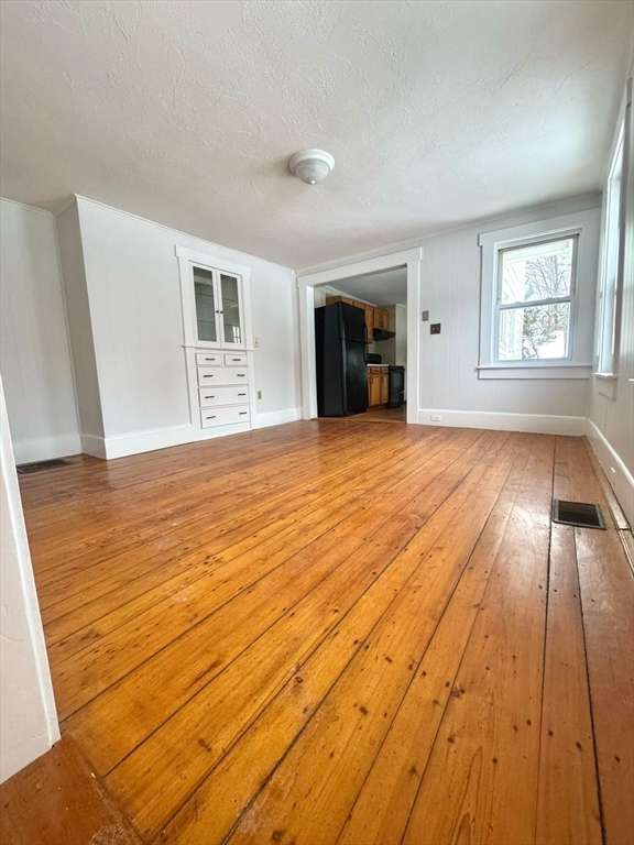 20 S Main St, Ashburnham